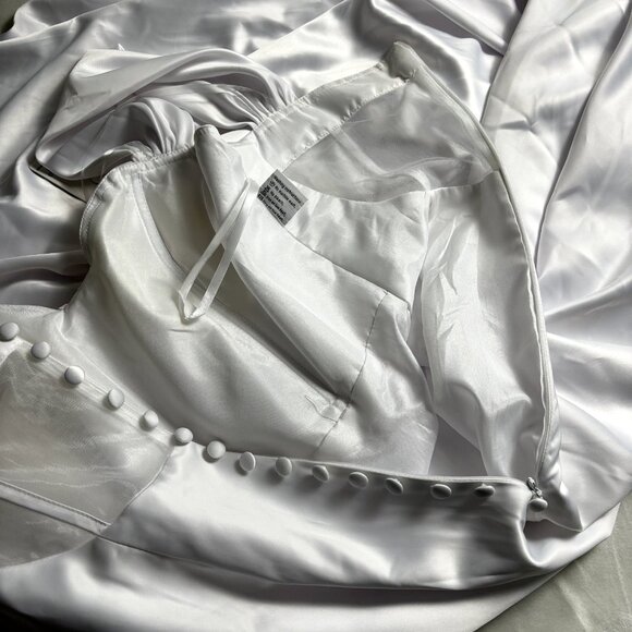 Beautiful Wedding Dress‎ Pearly White Satin Gown Buttoned Back NWT mermaid train - Picture 7 of 8